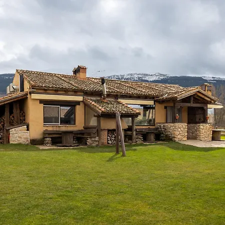 Casitas Granja El Enebral